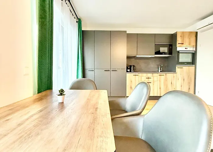 Mit Balkon Und Parkplatz *