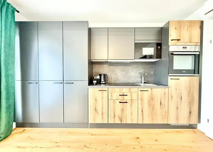 Mit Balkon Und Parkplatz Apartment